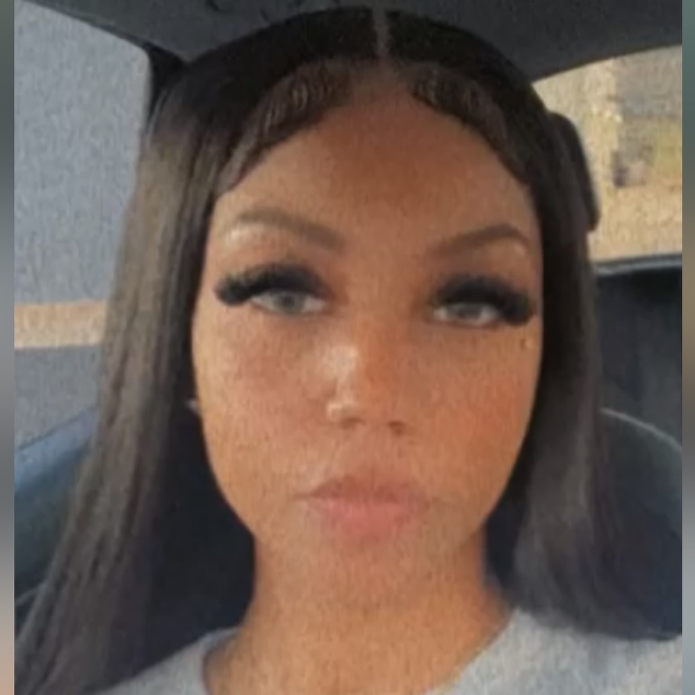 28 inch 5 by 5 closure wig . Already worn . Nice lace . Black .